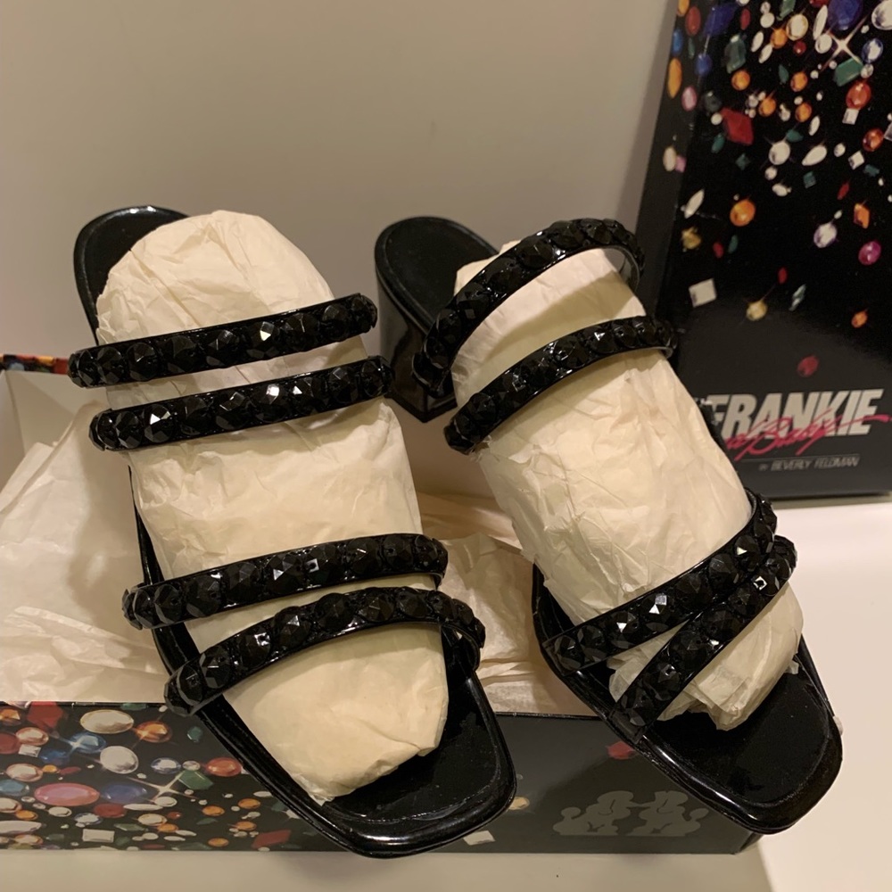 WOMEN’S FRANKIE & BABY BLACK STONE HEELS.